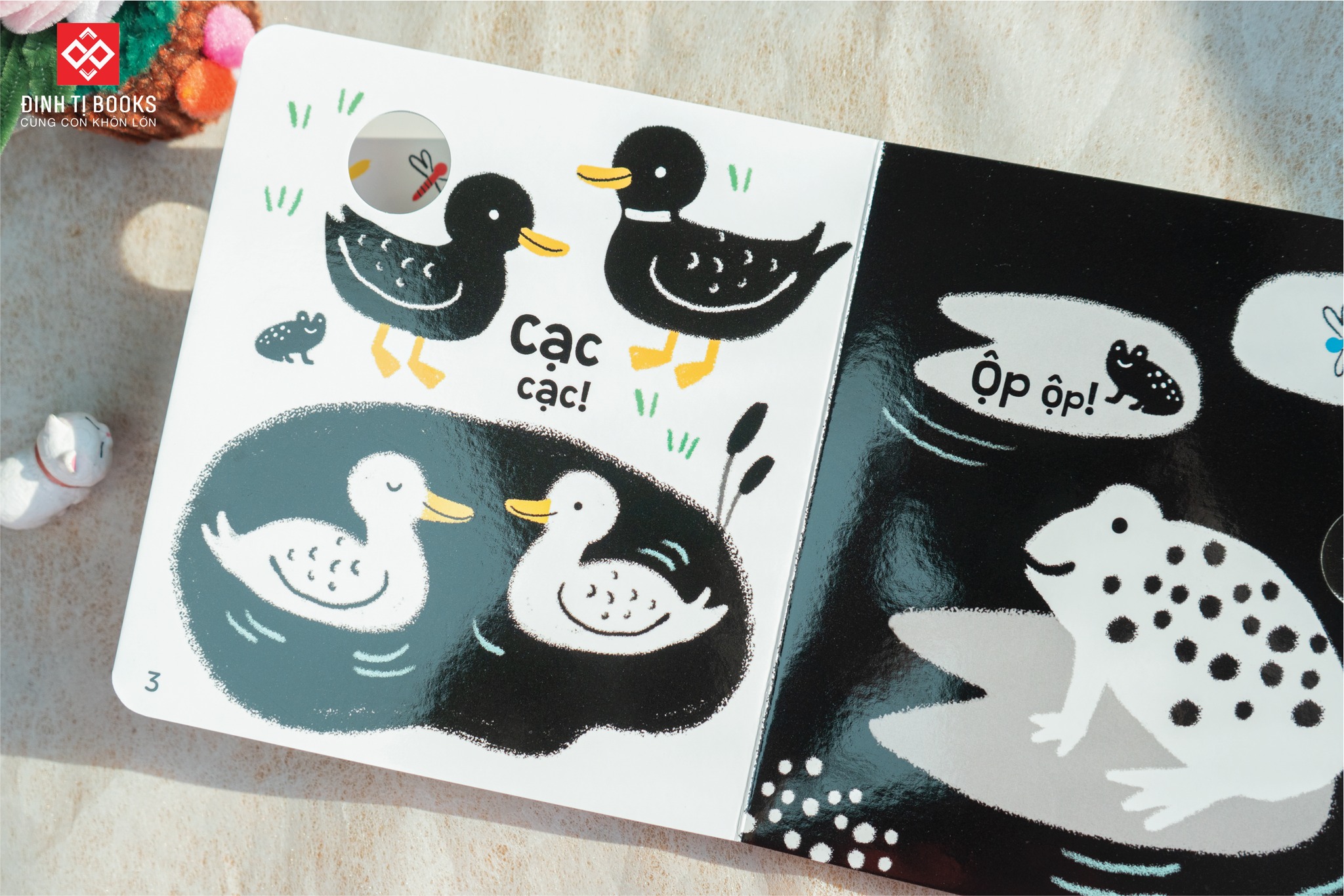 Mô tả Sách kích thích thị giác - Đen trắng và màu sắc tương phản cho bé 0 -3 tuổi - Đinh Tị Books - 7