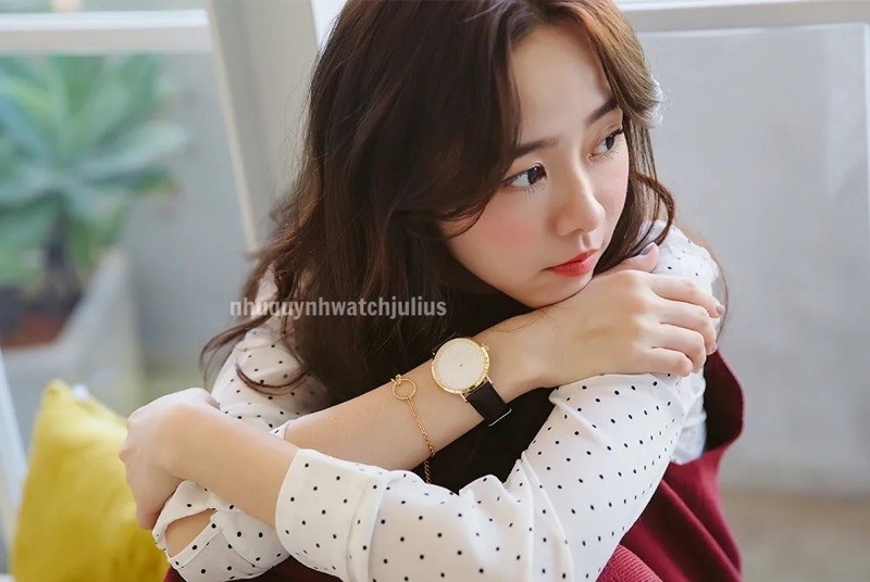 Đồng hồ Julius JA-1017 trên tay nữ