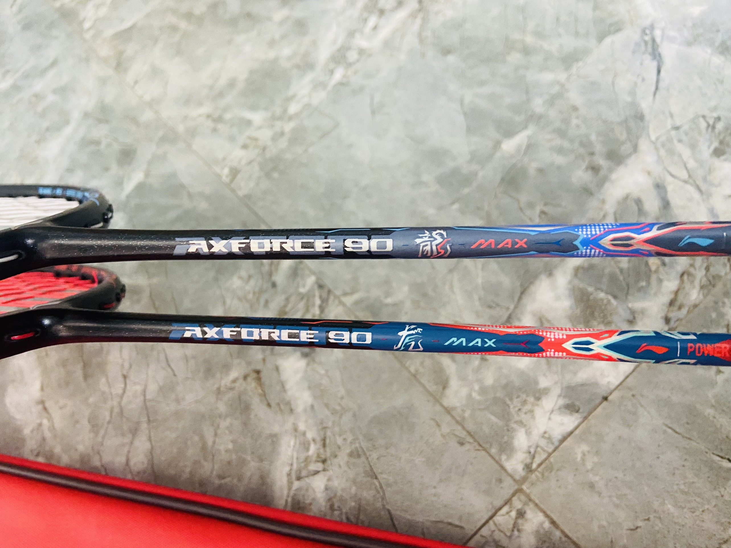 Vợt Cầu Lông Axforce 90 Xanh,Đỏ Full Carbon Căng Sẵn 11kg Max 13kg ...