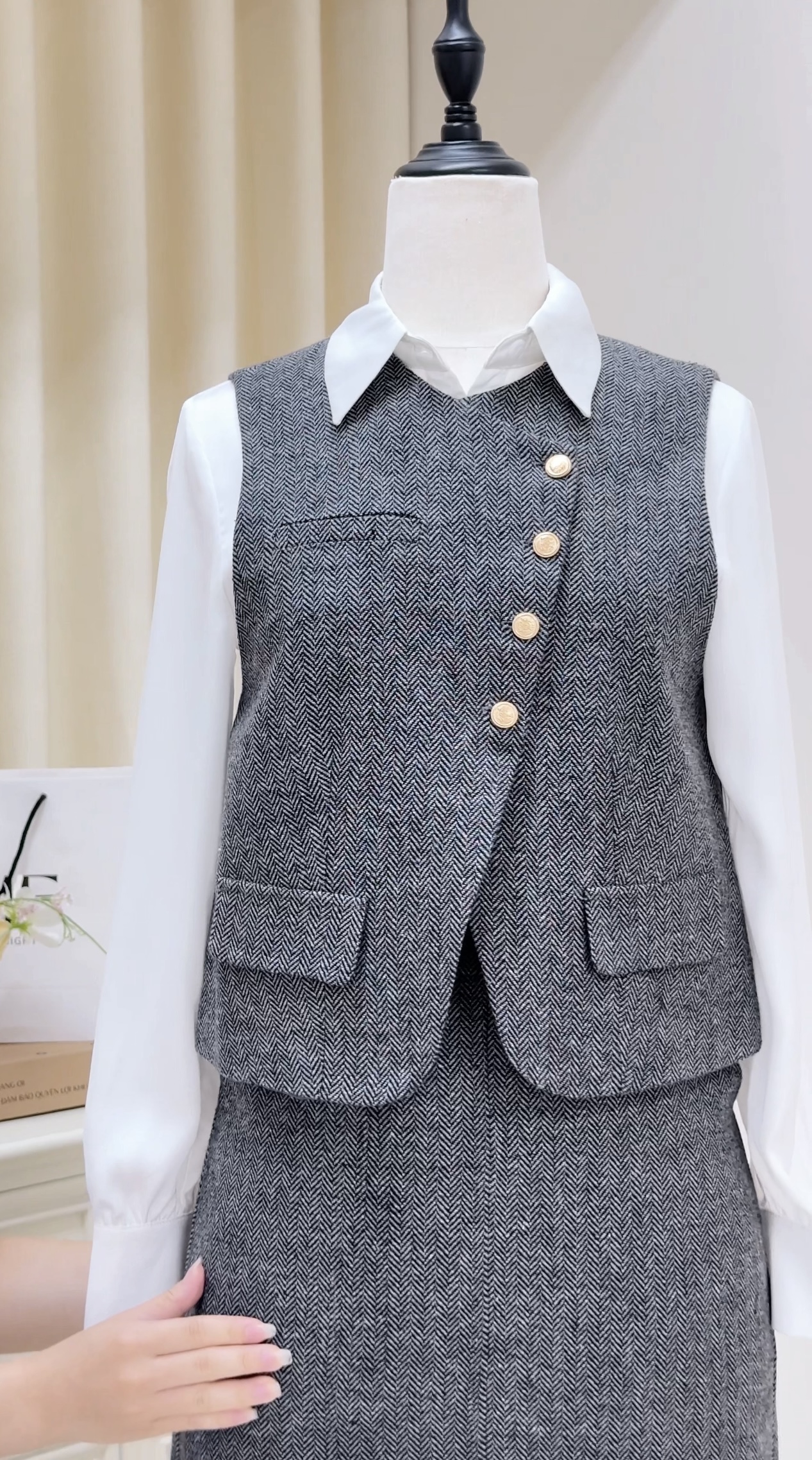 Mô tả Set dạ Áo gile dáng vest rời (không kèm sơ mi) & Chân váy A dáng dài YAME YA537+YCV537 - 1