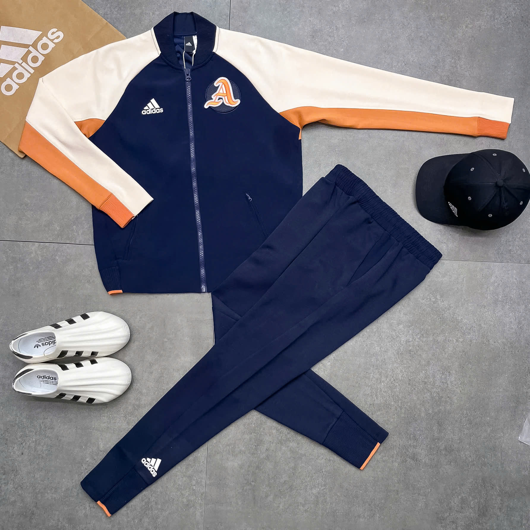 Áo Khoác Bomber Thể Thao Unisex Adidas VRCT Jacket Kem/Navy