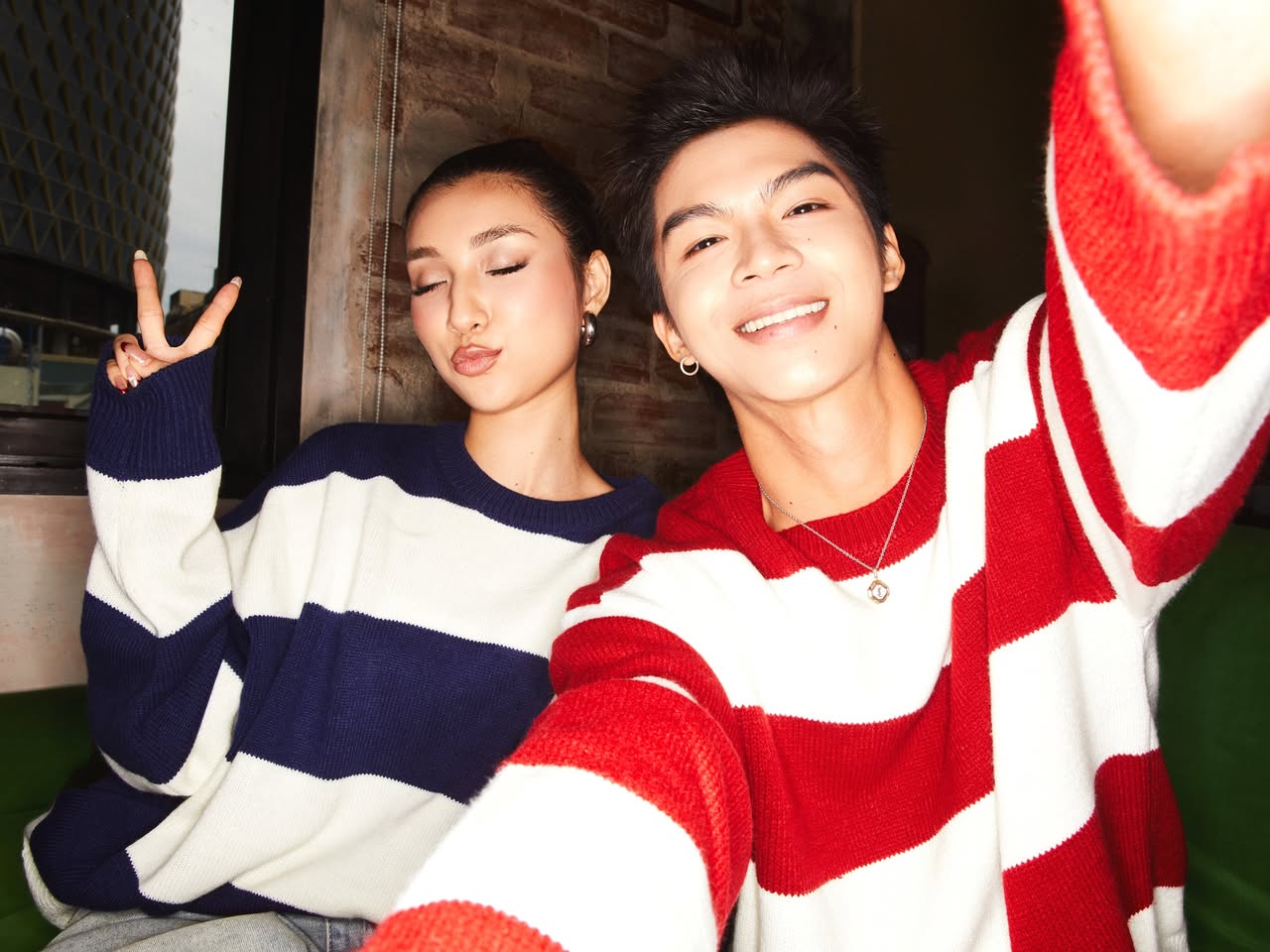 Mô tả Áo len Oh Wonder Studio Holiday's Patch - 1