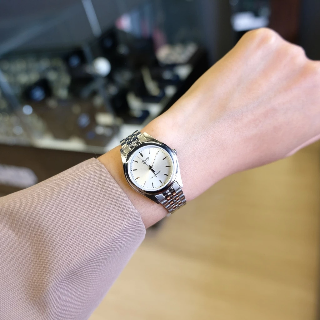Mô tả Đồng Hồ Casio Nữ LTP-1129A-7ARDF Mặt Tròn Màu Trằng Dây Kim Loại Chính Hãng - 1
