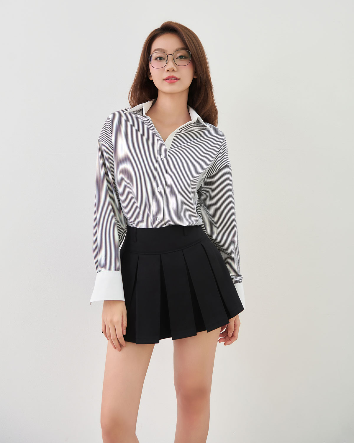 Mô tả Áo sơ mi kẻ sọc nữ GILLEE phối cổ và tay áo trắng, dáng oversized, sơ mi form rộng vải kate Mỹ FAS354 - 4