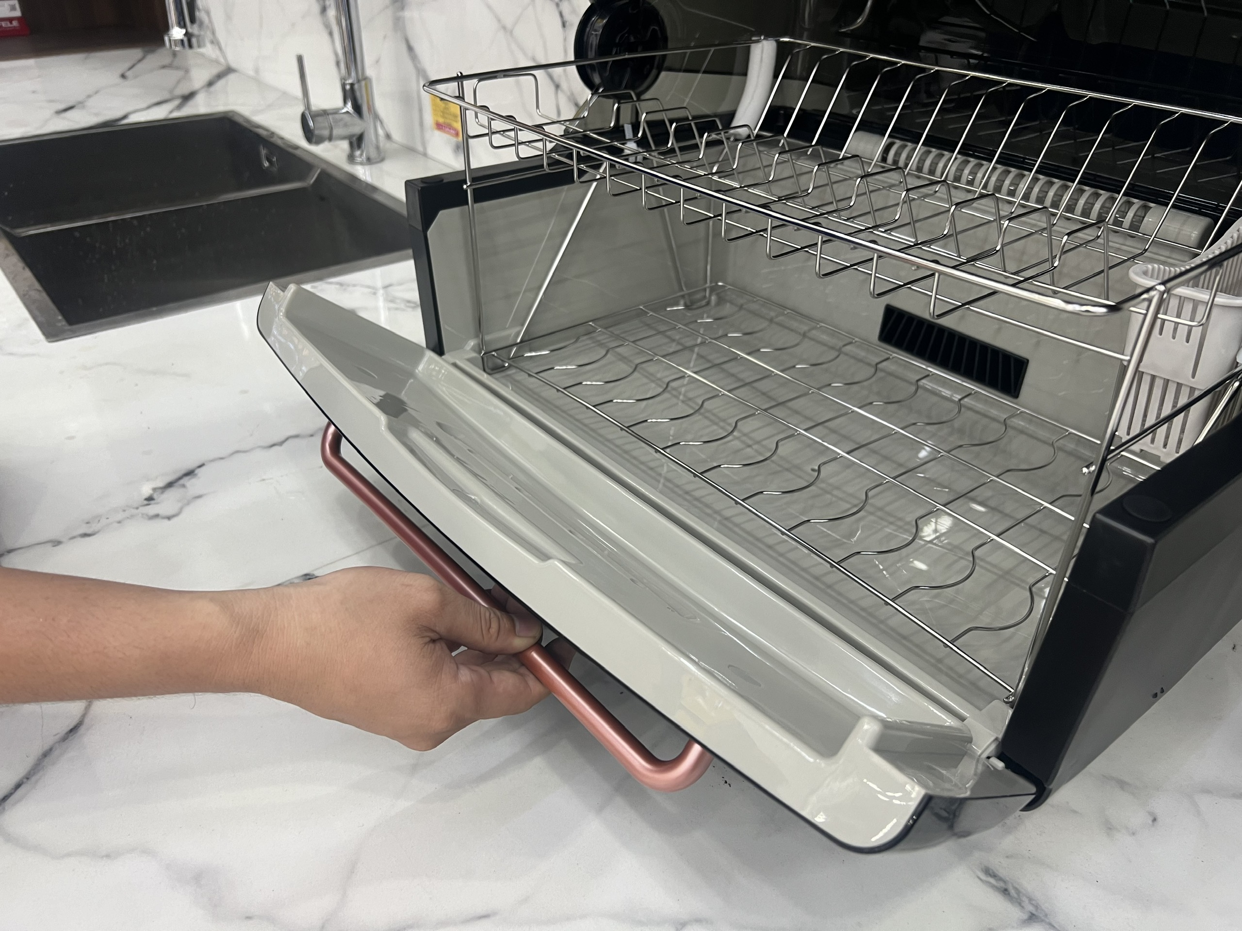 Cửa mở dưới máy sấy bát Ecalite