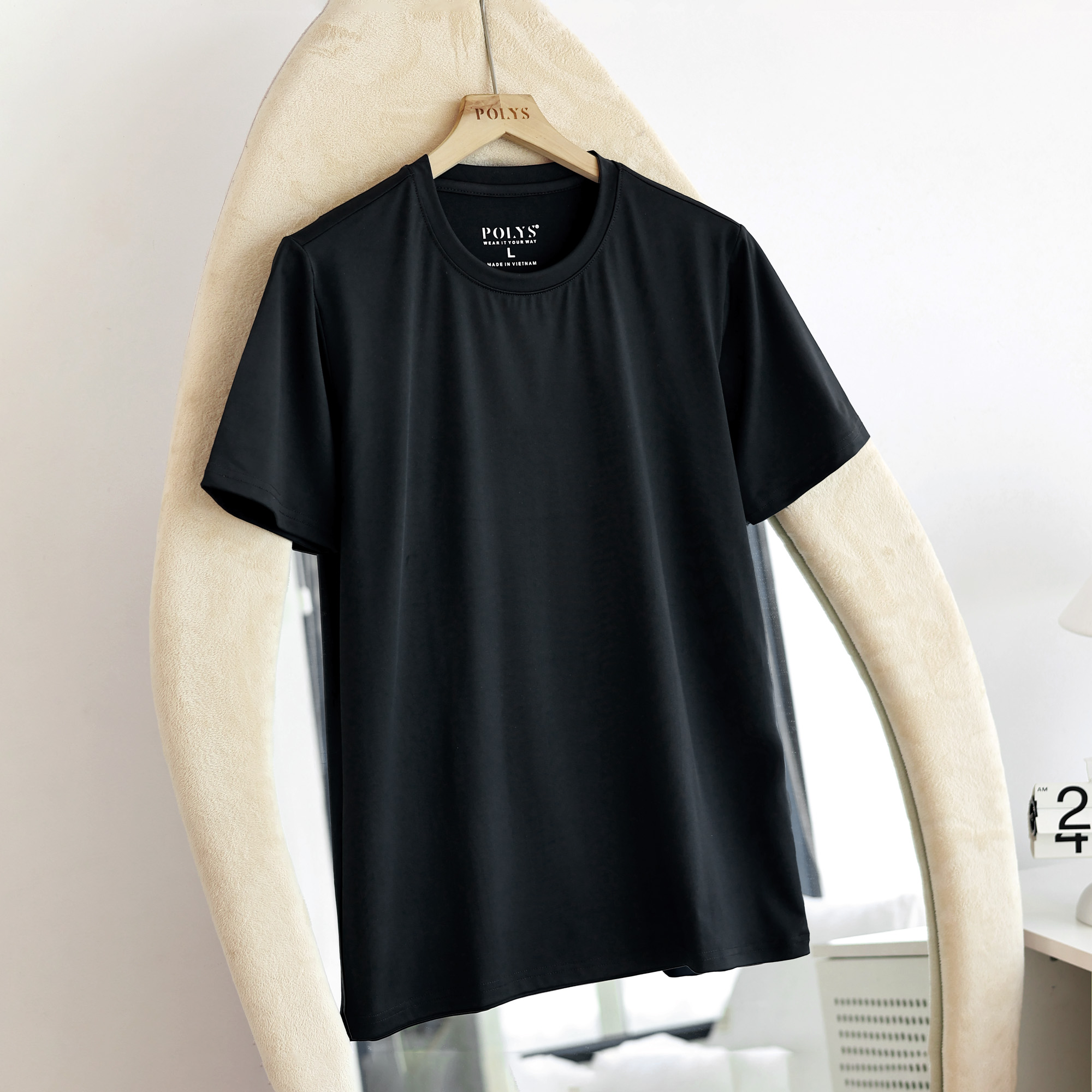 Mô tả Áo thun trắng đen POLYS, chất cotton 4 chiều siêu mát và thoáng khí. Áo thun trơn COOLMAX - 5