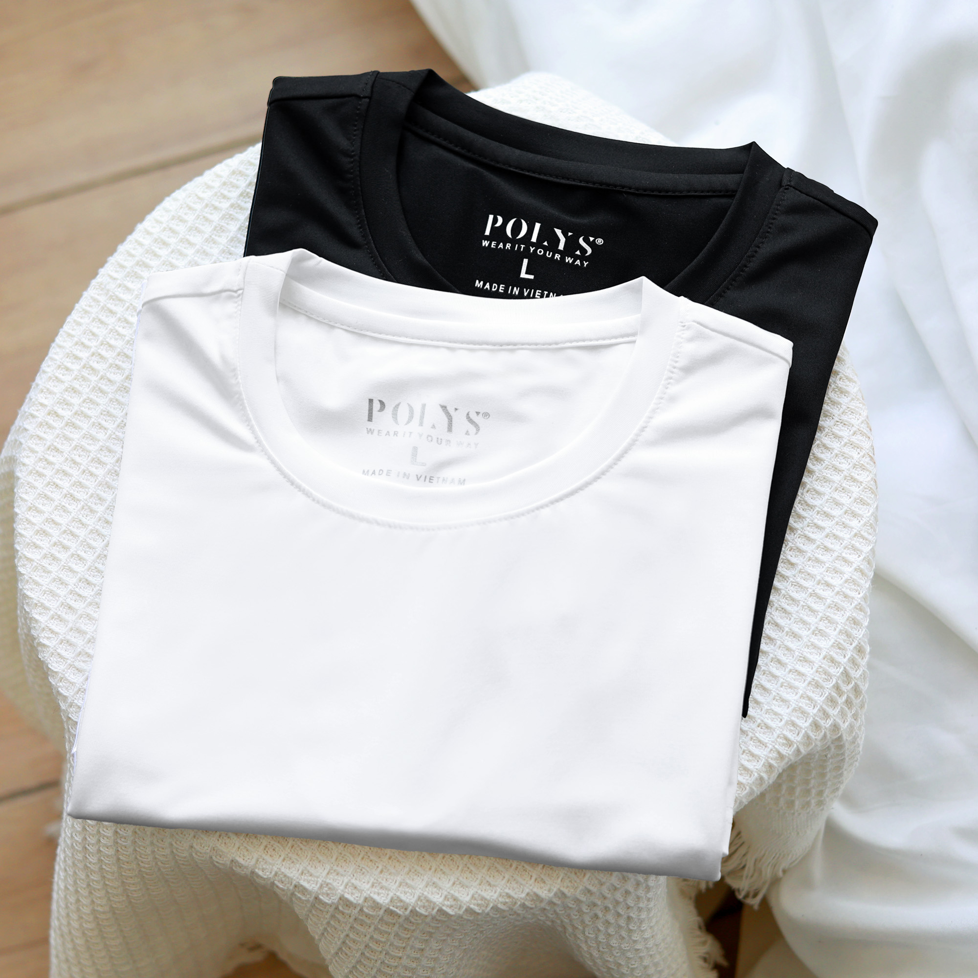 Mô tả Áo thun trắng đen POLYS, chất cotton 4 chiều siêu mát và thoáng khí. Áo thun trơn COOLMAX - 3