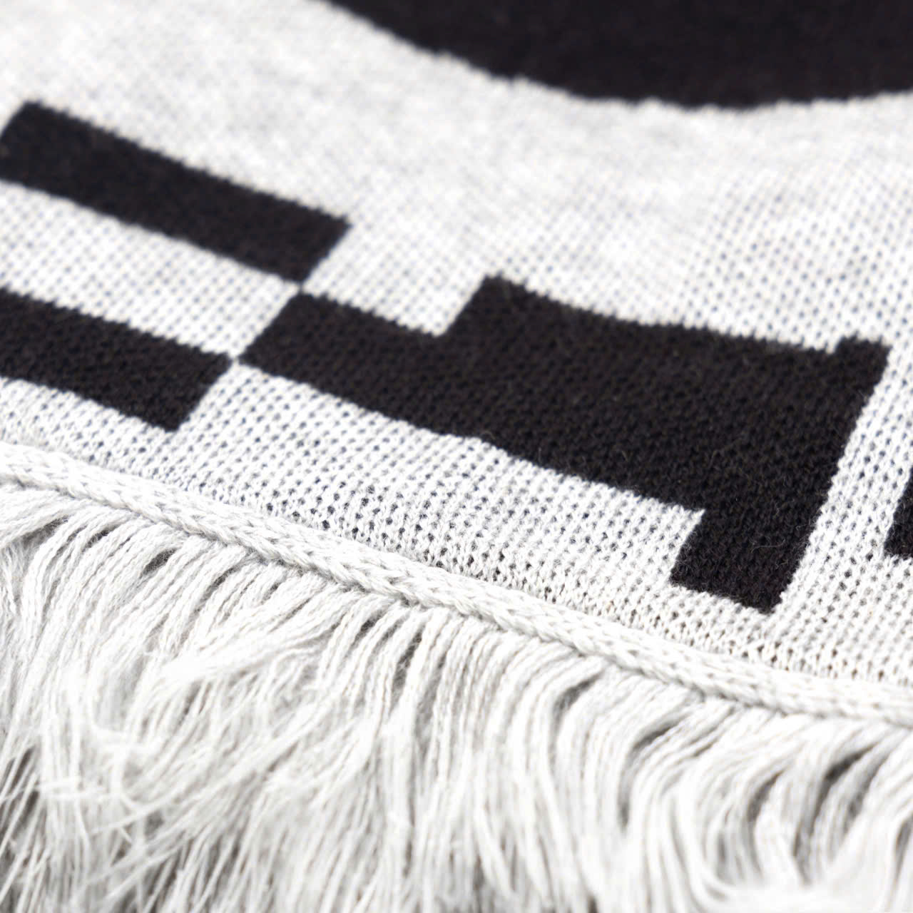 Mô tả GAMBLE SCARF  / Phụ kiện / GAMBLE WORLDWIDE - 8