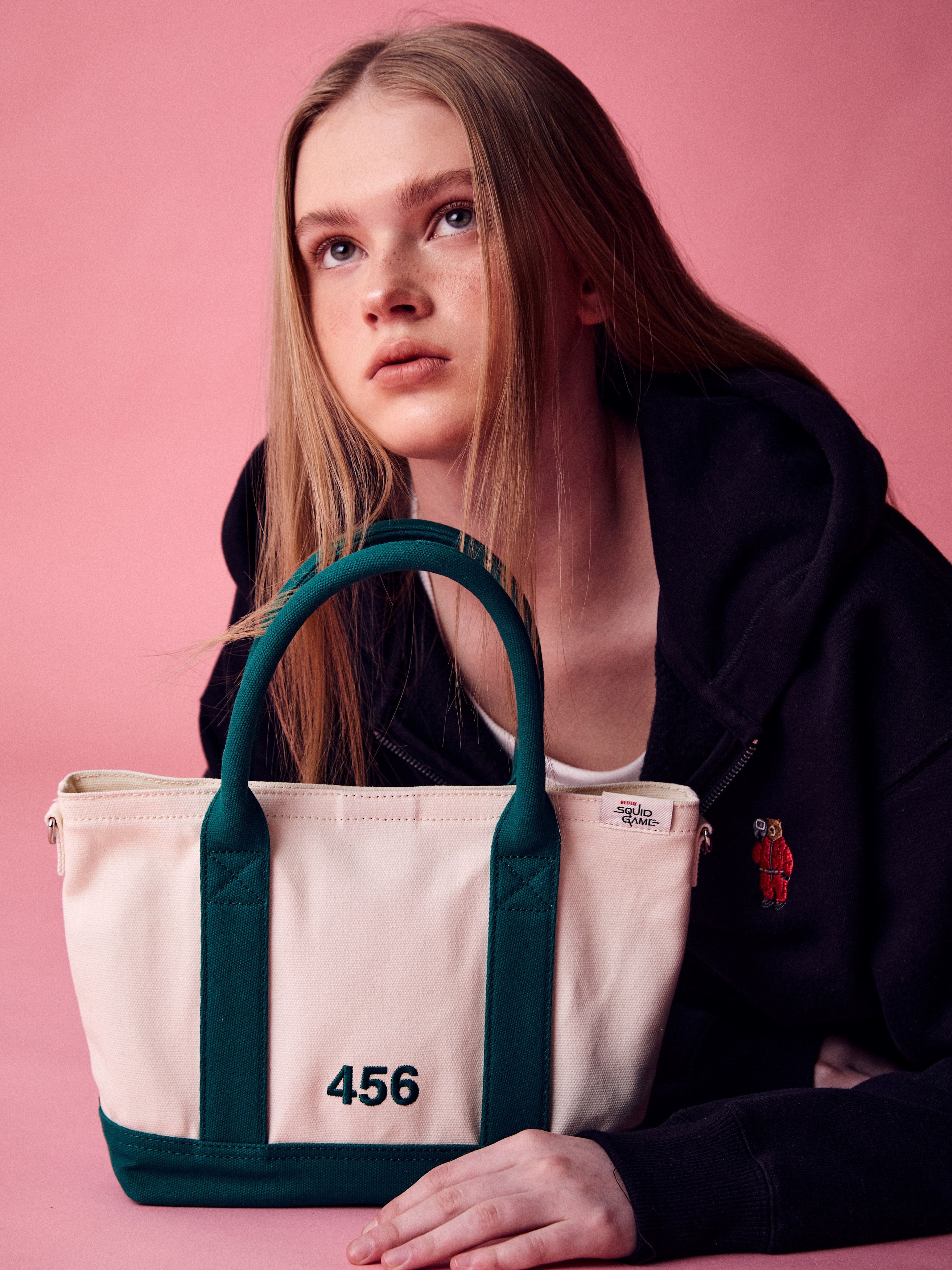 【韓国 WHO.A.U】[WAU X SQUID GAME]Mini Canvas Totebag WAU X SQUID GAME] Mini Canvas Totebag 2colors - Now In Seoul