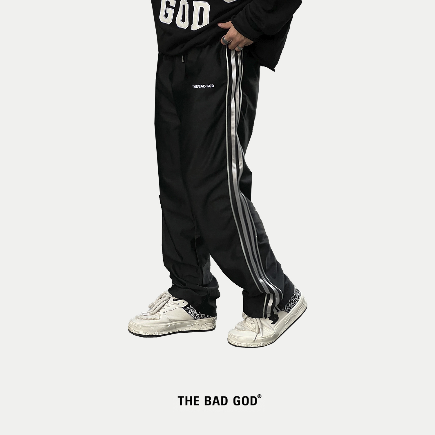 Mô tả Quần thể thao  THE BAD GOD Vertical - 1