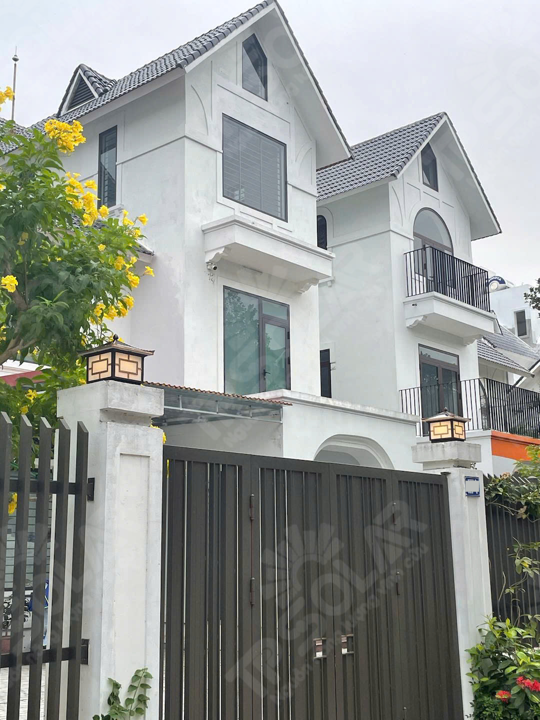 Mô tả Đèn Trụ Cổng Mái Ngói Năng Lượng Mặt Trời TP SOLAR Thế Hệ Mới, Chất Liệu Hợp Kim Nhôm, Chống Nước IP68 - Bảo Hành 3 Năm - 2