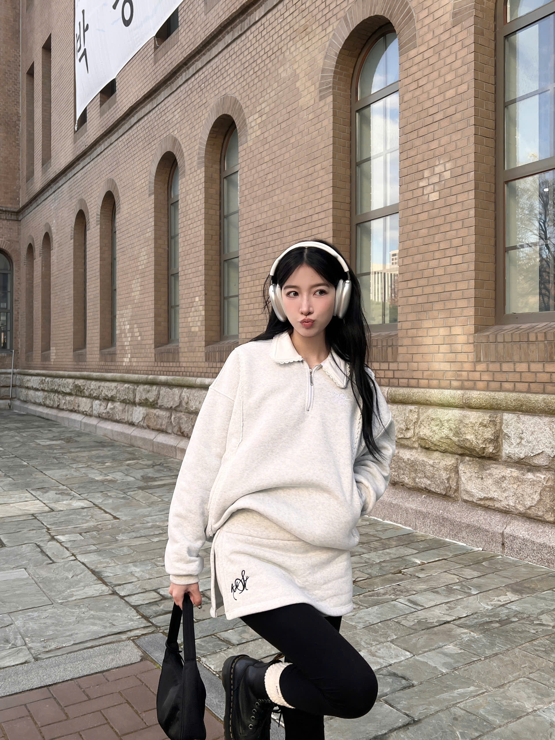 Áo sweater nỉ bông Killsystem Austin phối viền ren