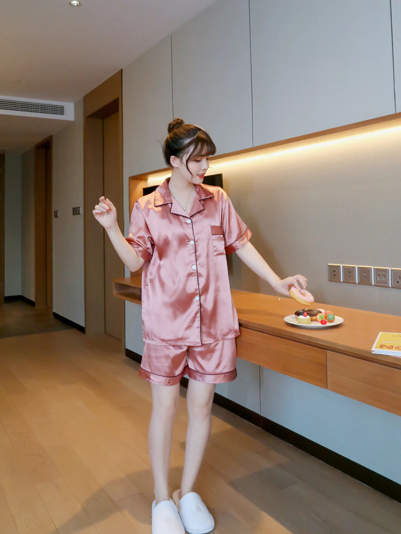 Mô tả Bộ pyjama mặc nhà nữ 4LOVA set đồ ngủ sang trọng mềm mại lụa satin đẹp dáng áo cộc tay quần short - 6