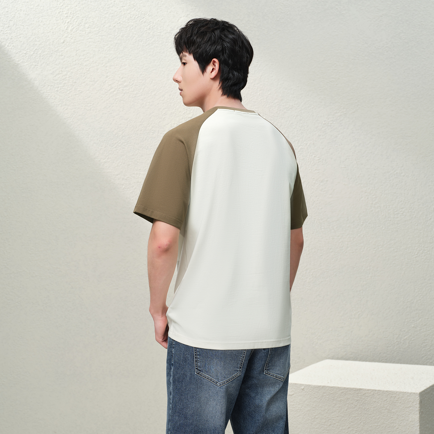 Mô tả Áo thun nam HLA raglan tay ngắn màu rêu logo thêu Dance Mode, chất liệu mềm mại và thoải mái - 4