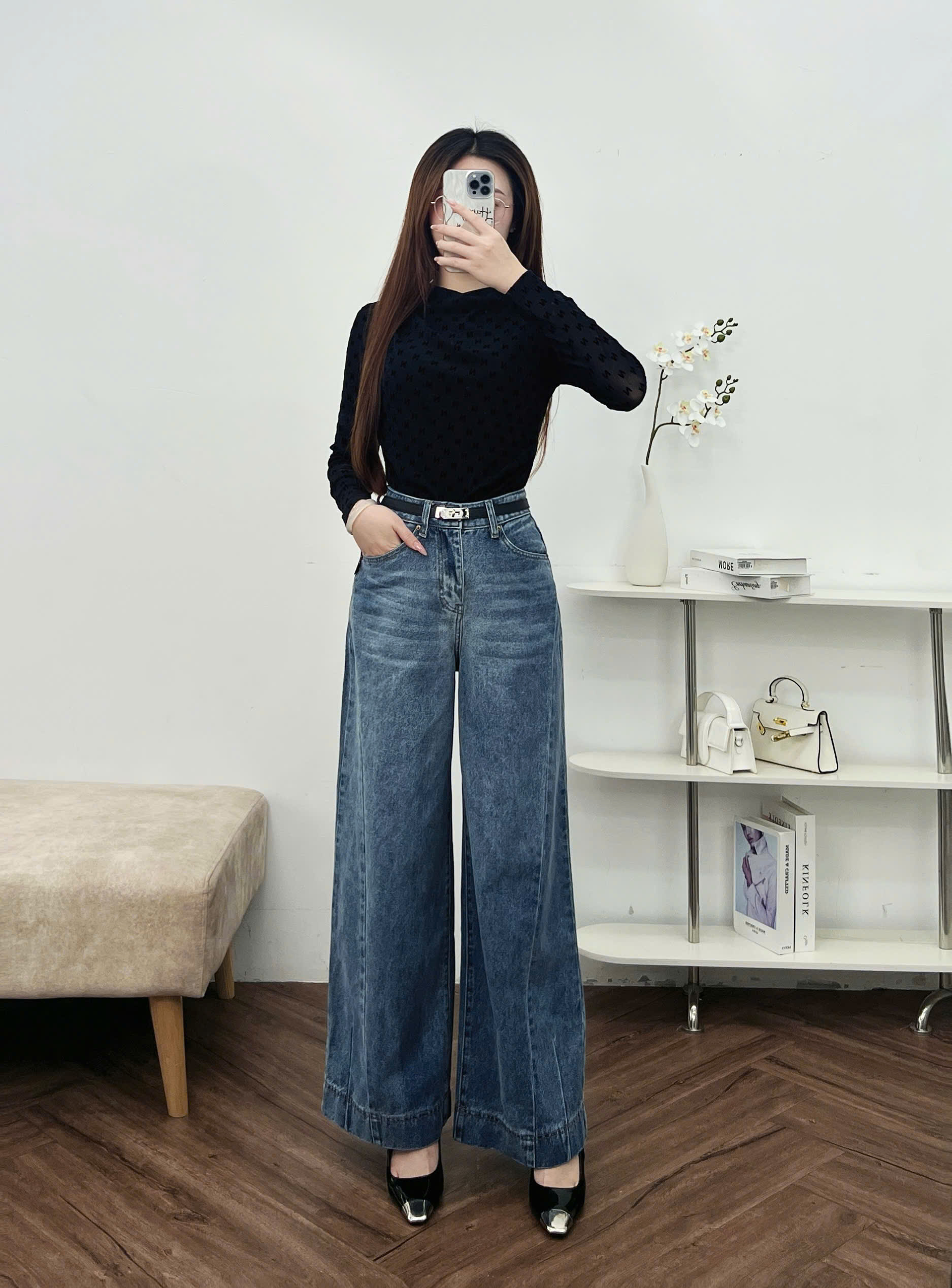 Mô tả Quần Jean Nữ 𝐂𝐂𝐇𝐀𝐓 Dáng Suông Ly Chéo Chất Liệu Jeans Cao Cấp Basic 15GDJ2001ST - 1