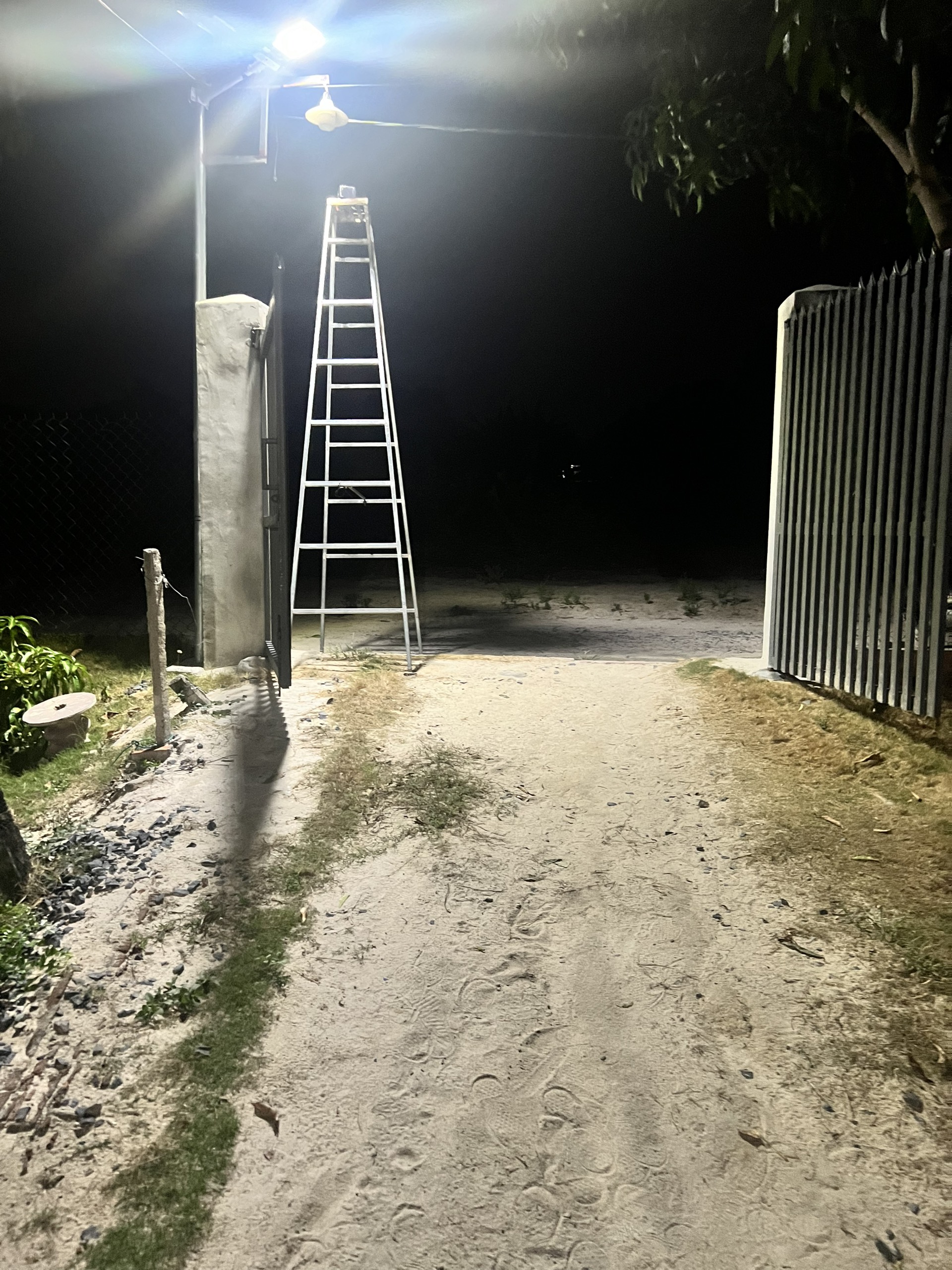 Đèn Năng Lượng Mặt Trời Bàn Chải TP SOLAR