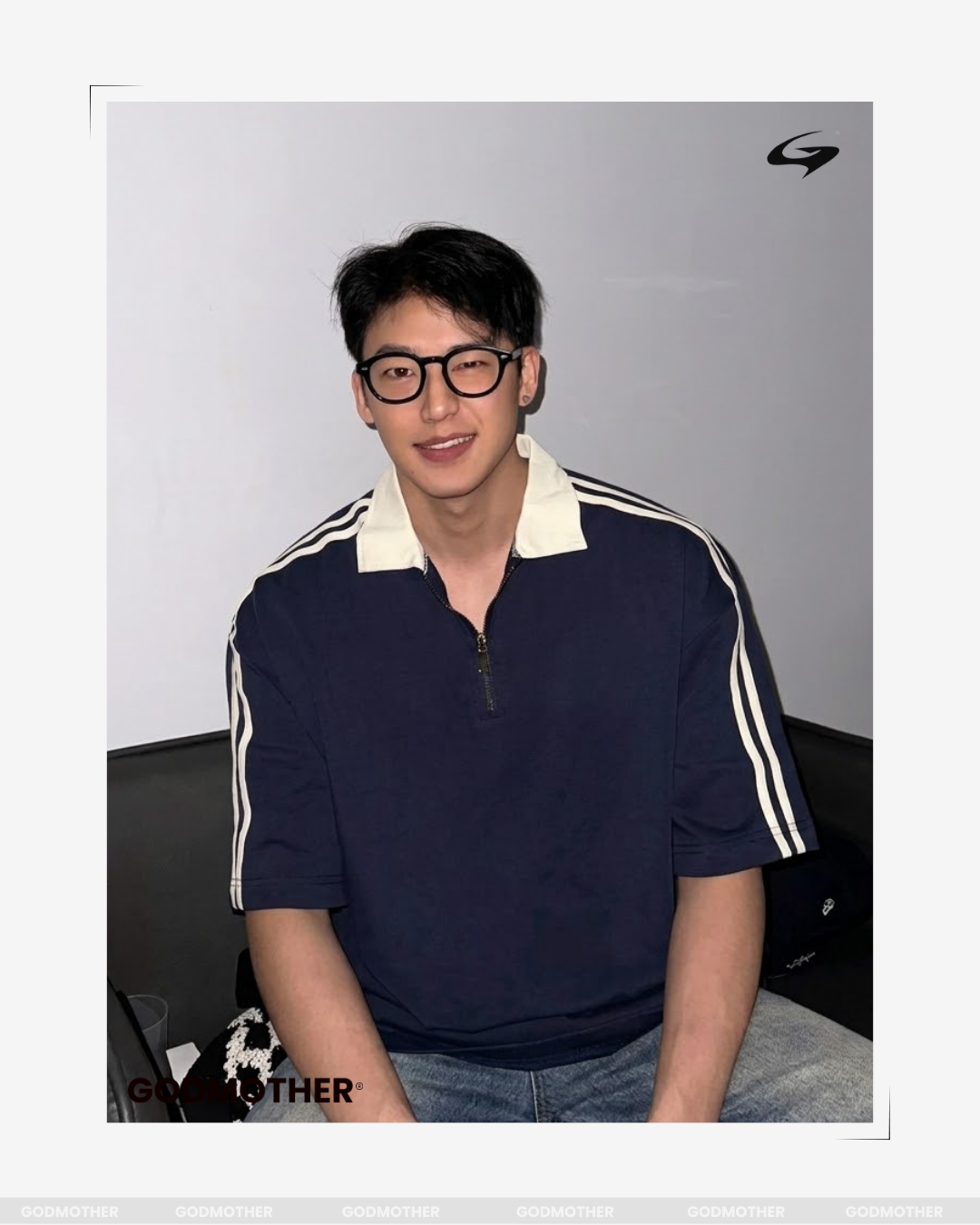 Áo Polo Thể Thao GODMOTHER Áo Cổ Zip Phối Line In Hình Unisex Phong Cách Tối Giản Năng Động PLS26002