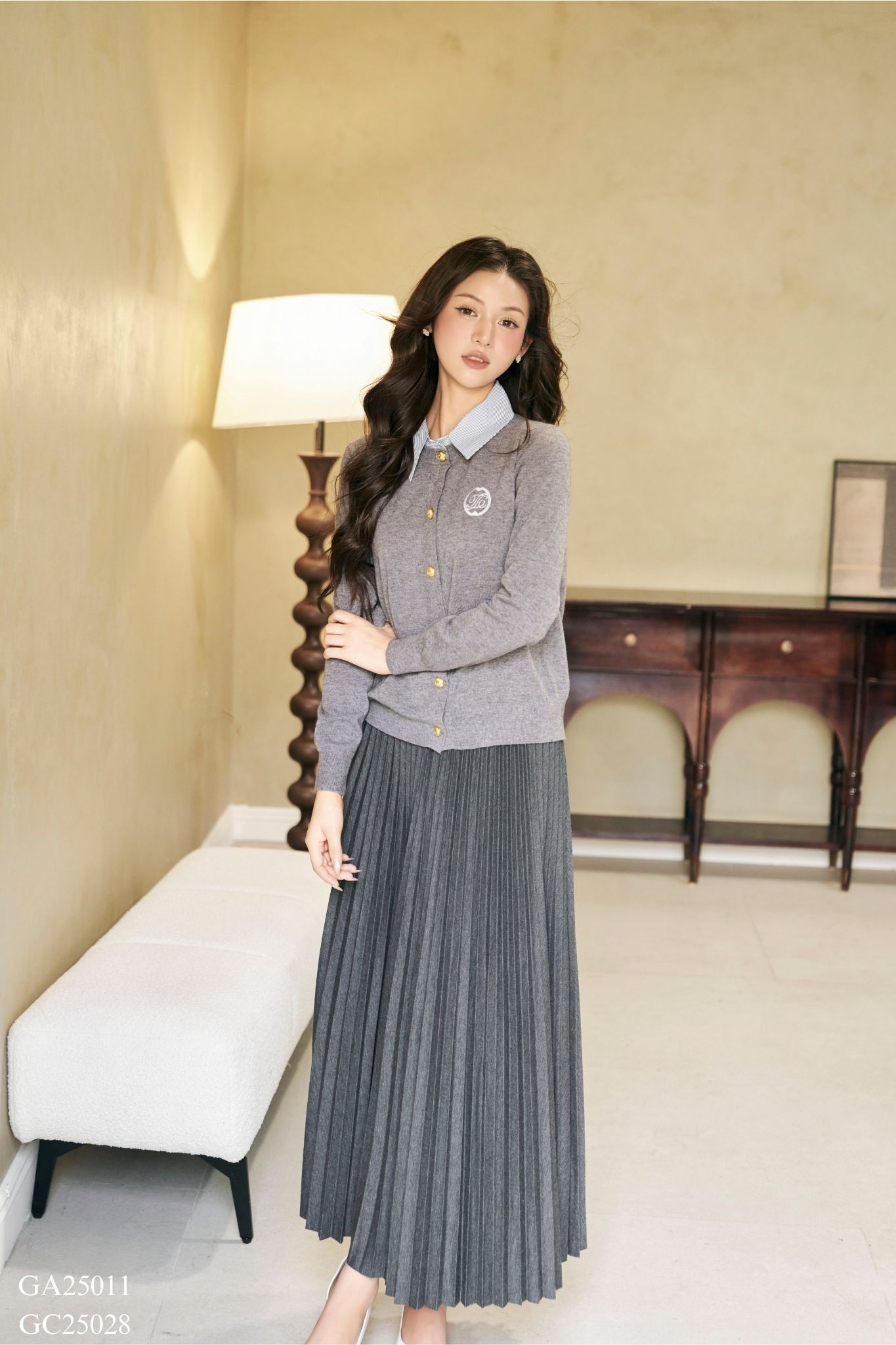 [MUA 2 GIẢM THÊM 5%] TIINSTORE Áo len dài tay cổ sơ mi thêu logo form ...