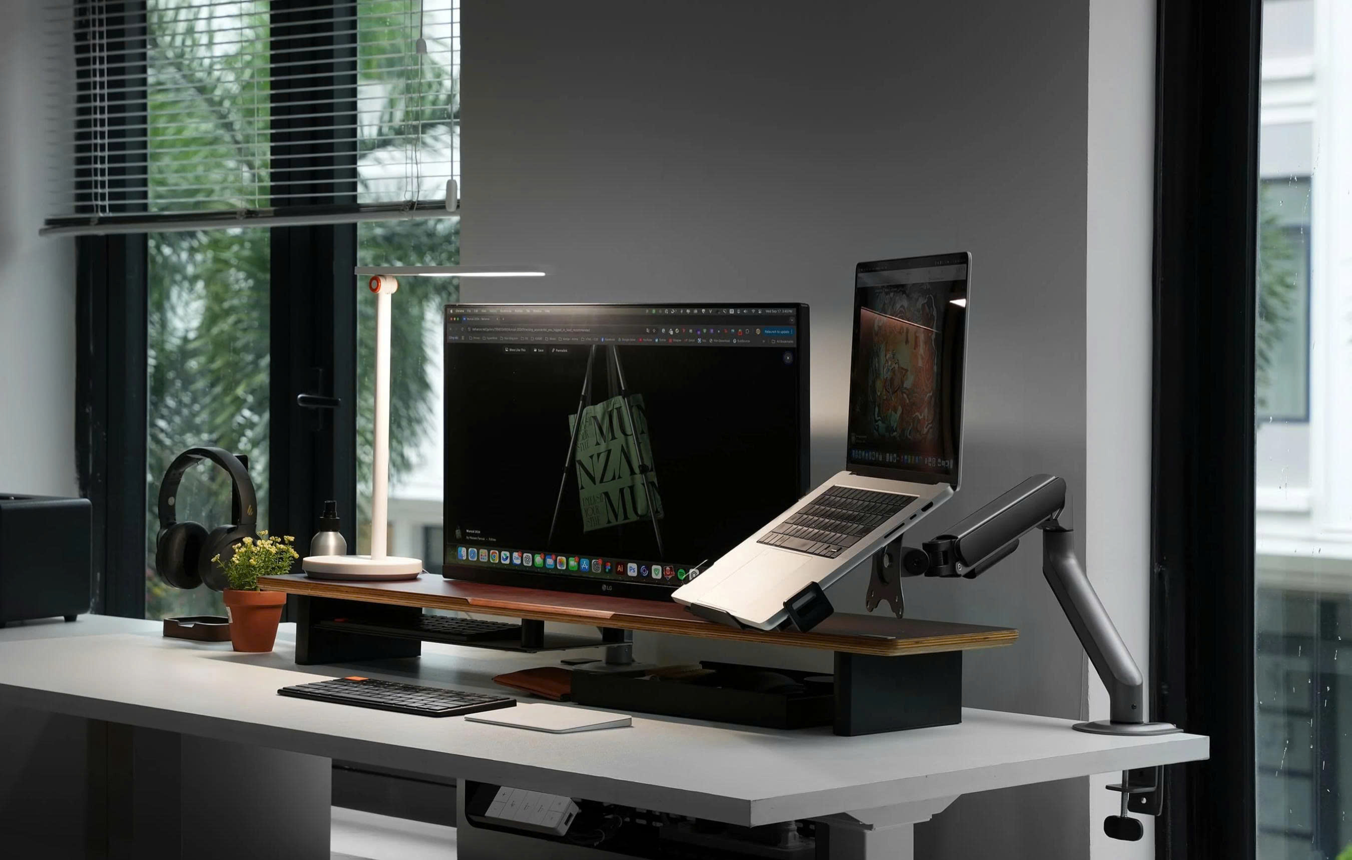 Giá treo laptop ngàm Vesa HyperWork LT03 (Laptop 12