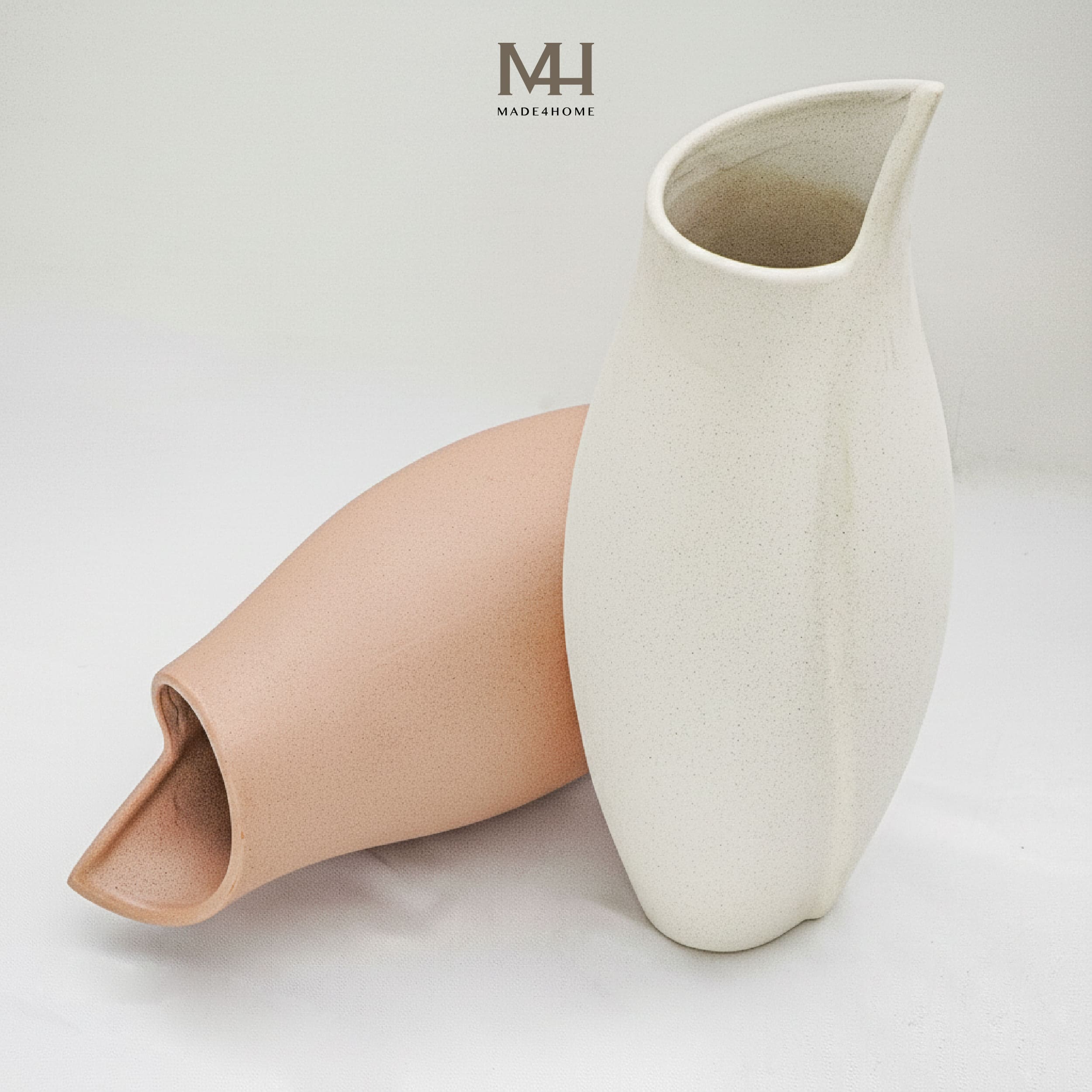 Bình hoa gốm sứ Nora trang trí decor dáng lượn sóng Made4Home - Kích thước 32x8cm