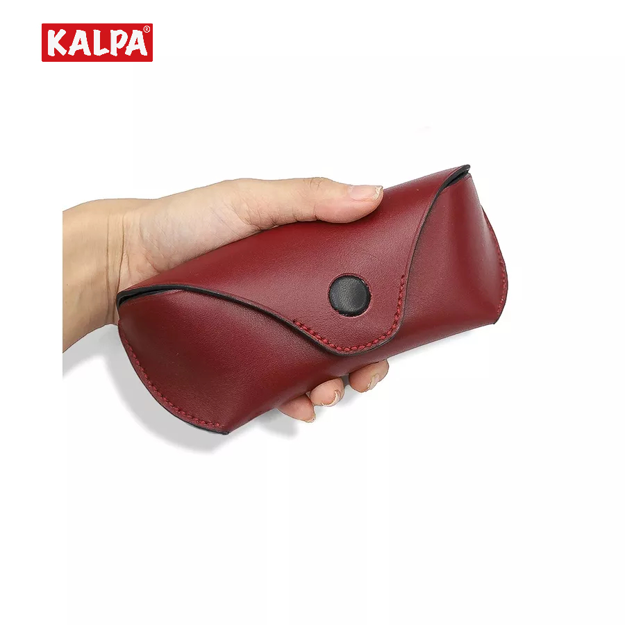 [Handmade] Hộp đựng kính da bò Pull-up đỏ đô, có đai đeo thắt lưng – Kalpa Athens | Leather Glasses Case