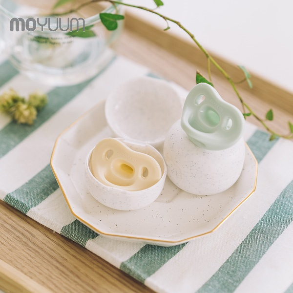 Ảnh Núm ty giả MOYUUM chất liệu Silicone (bao gồm hộp đựng) size 0-5m/ 6m+ 4