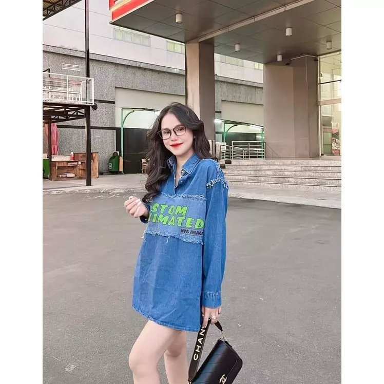 Áo sơ mi jeans tay dài cổ bẻ ngực phối chữ cá tính - chất jean cao cấp
