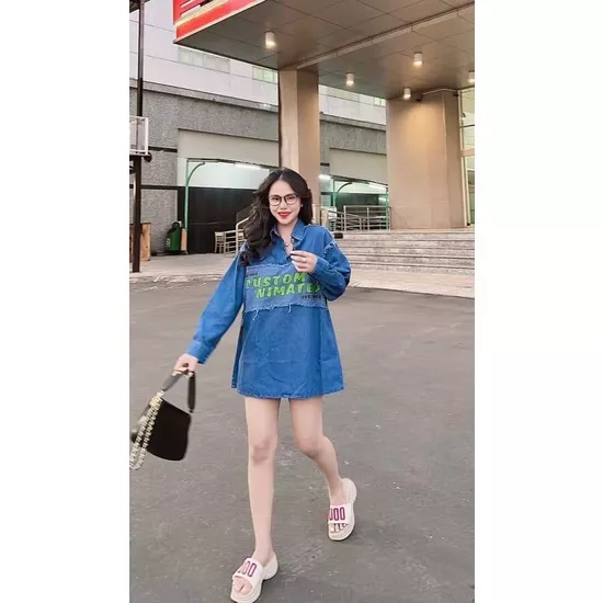 Áo sơ mi jeans tay dài cổ bẻ ngực phối chữ cá tính - chất jean cao cấp