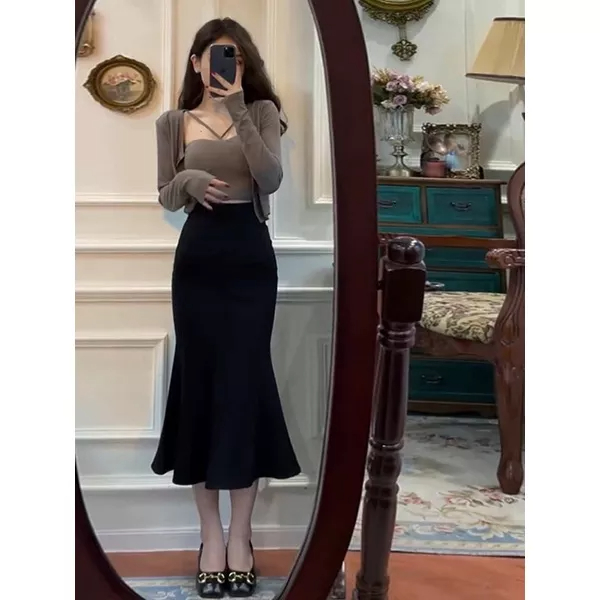 Chân váy đuôi cá dáng dài màu đen phong cách Ulzzang Hàn Quốc tôn dáng cực đỉnh.