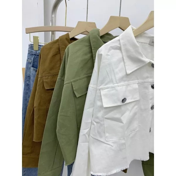 Áo Croptop Kaki rách gấu, Hai túi to hai bên và cúc kim loại siêu sang