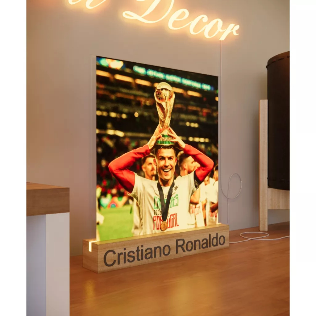 Đèn Ngủ in Hình Cristiano Ronaldo MS 2. Kích Thước 20*20 8 Màu, 6 Chế Độ Nháy, Điều Chỉnh Sáng Tối Tùy Thích