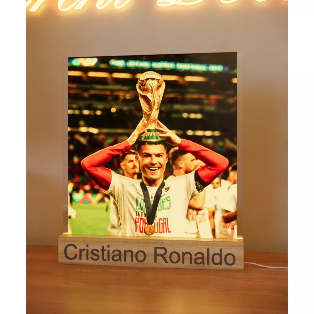 Đèn Ngủ in Hình Cristiano Ronaldo MS 2. Kích Thước 20*20 8 Màu, 6 Chế Độ Nháy, Điều Chỉnh Sáng Tối Tùy Thích