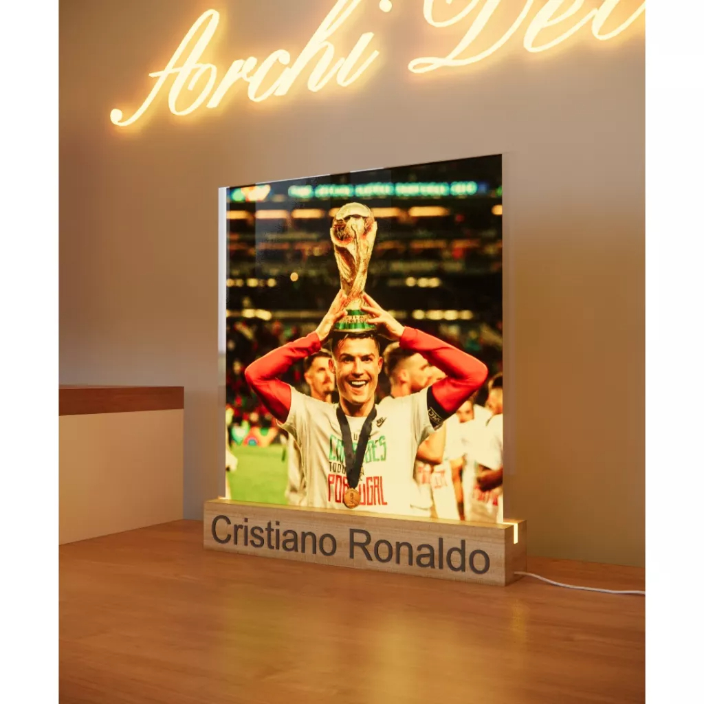 Đèn Ngủ in Hình Cristiano Ronaldo MS 2. Kích Thước 20*20 8 Màu, 6 Chế Độ Nháy, Điều Chỉnh Sáng Tối Tùy Thích