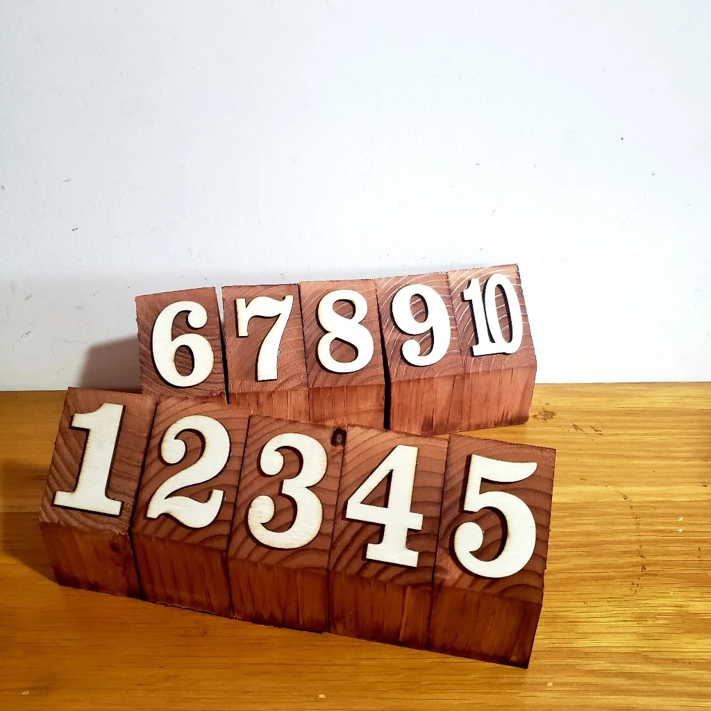 Thẻ bàn cà phê Trụ vuông gỗ độc lạ - Tặng khay khi mua 20 SỐ + khắc logo miễn phí