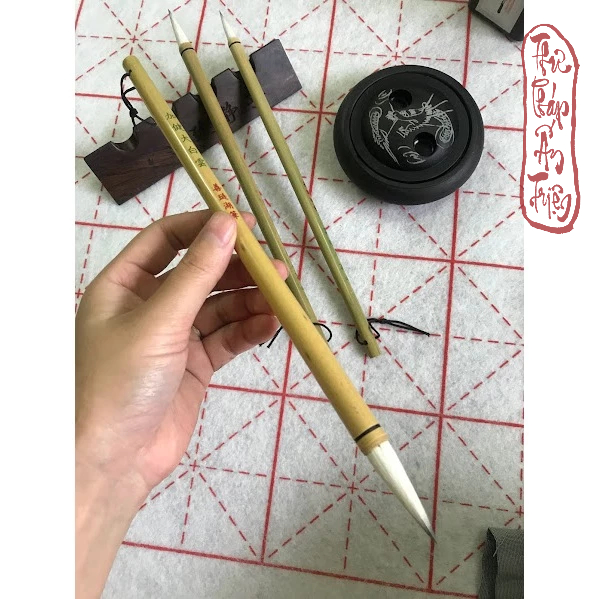 CỌ VIẾT Thư Pháp BÚT LÔNG THƯ PHÁP - GIA KIỆN BẠCH VÂN có miễn phí vận chuyển