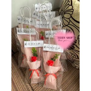 Bó hoa hồng sáp thơm 1 bông kèm túi (tông sáng)