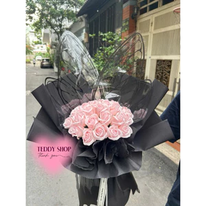 BÓ HOA CÁNH BƯỚM HỒNG ĐEN XINH YÊU
