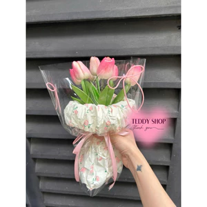 BÓ HOA TULIP BÚP XINH YÊU