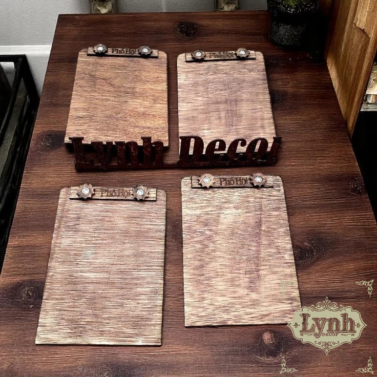 Menu gỗ size A4, in menu giấy craft ép plastic - Lynhdecor miễn phí khắc logo theo yêu cầu