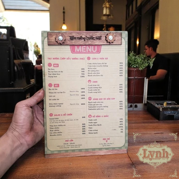 Menu gỗ size A4, in menu giấy craft ép plastic - Lynhdecor miễn phí khắc logo theo yêu cầu