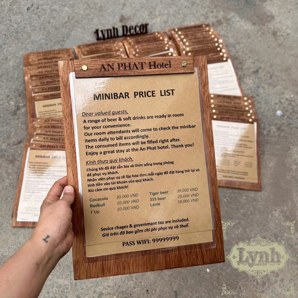 Menu gỗ size A4, in menu giấy craft ép plastic - Lynhdecor miễn phí khắc logo theo yêu cầu