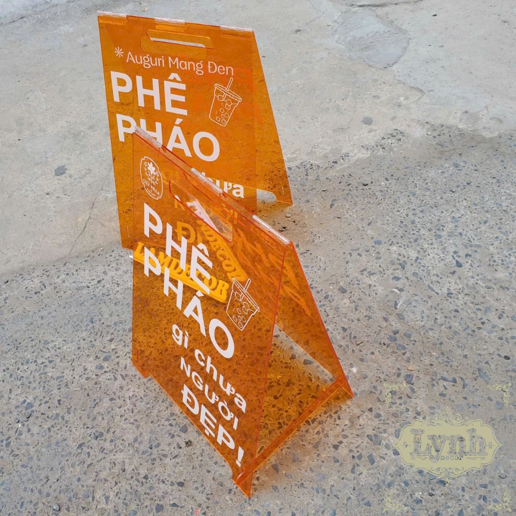 Standee chữ A lắp ghép gọn - Mica Màu in UV 2 mặt sử dụng ngoài trời  - LynhDecor Miễn Phí Thiết Kế