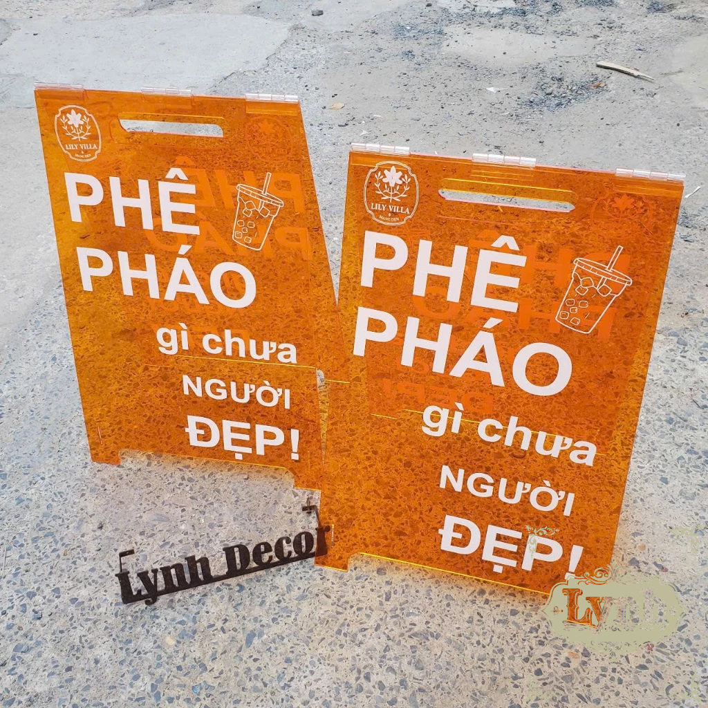 Standee chữ A lắp ghép gọn - Mica Màu in UV 2 mặt sử dụng ngoài trời  - LynhDecor Miễn Phí Thiết Kế