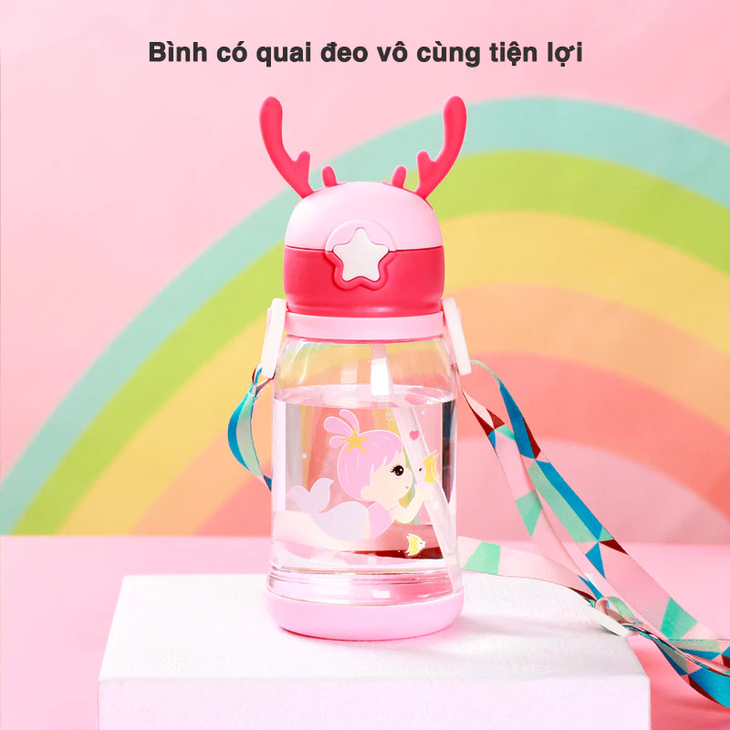Bình Nước Cho Bé 600ml In Hình Trực Tiếp – Không Phải Dán, Có Ống Hút, Dây Đeo, Chống Tràn