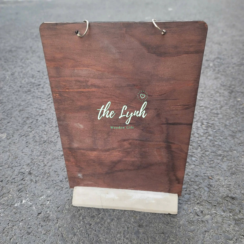 Menu gỗ size A4/A5 có khoen cho Quán cafe, Nhà hàng - đế gỗ Xi Măng tam giác - Miễn phí Khắc LOGO