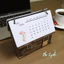 LỊCH GỖ 2026 HÌNH NGÔI NHÀ, LỊCH MẶT SAU CÓ PHẦN GHI CHÚ LÀM VIỆC – LYNH DECOR MIỄN PHÍ KHẮC LOGO