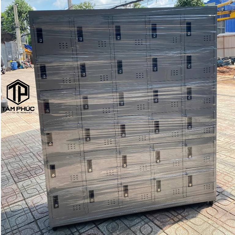 Tủ locker 30 ngăn đựng đồ cá nhân tiện lợi cho văn phòng công ty.