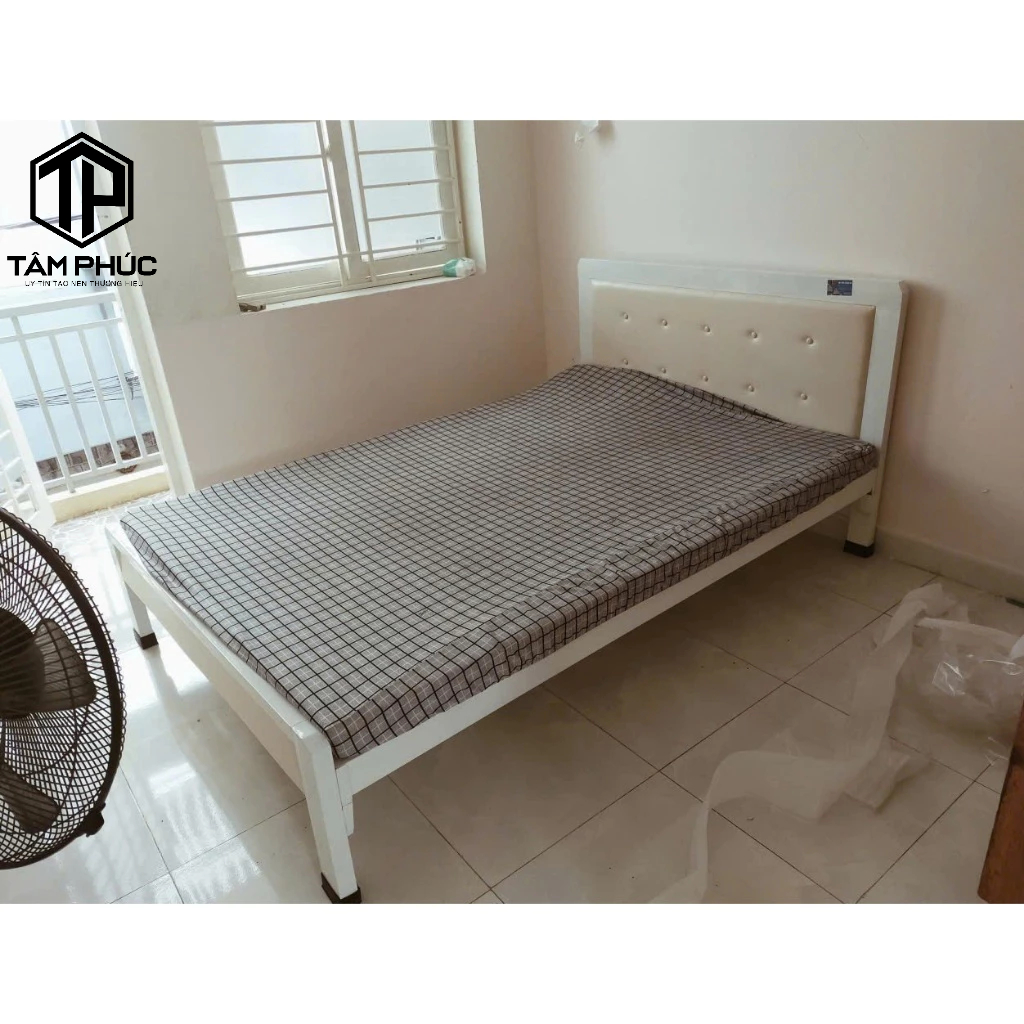 Giường sắt đơn khung hộp vuông 4x8 cao cấp.