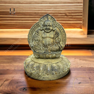 Tượng di lặc để ô tô trầm hương tốc vườn HANMYNGHE