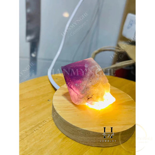 Chóp đá thạch anh tím kèm đế đèn led HANMYNGHE